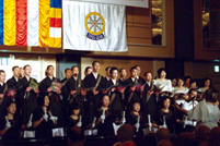 立正大学「プンダリーカ」合唱団が「WFB,WFBY.WBUの賛歌」の美しい調べを披露した